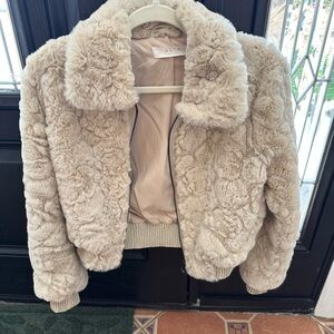 ASTR Suzanne faux fur jacket color oatmeal with leather details. Like new! XS